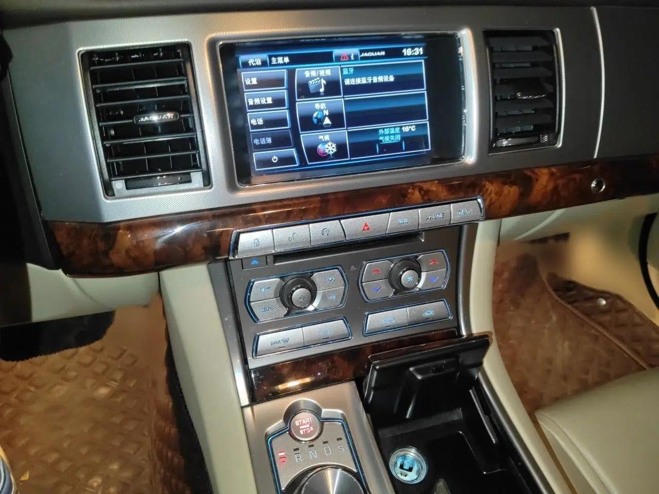 Jaguar XF 2014 XF 2.0T Luxury Edition — миниатюра 12