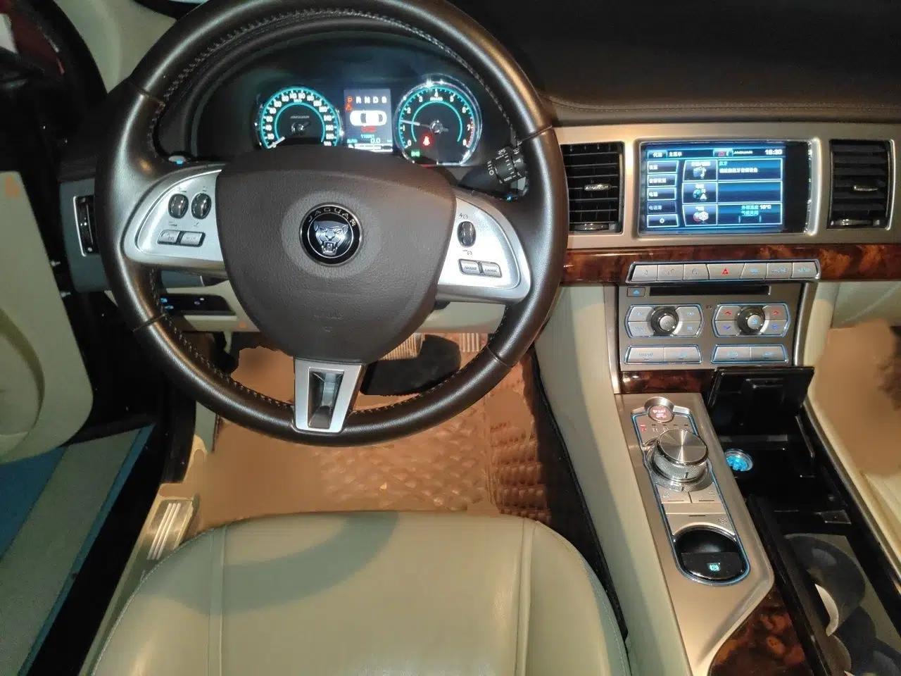 Jaguar XF 2014 XF 2.0T Luxury Edition — миниатюра 9