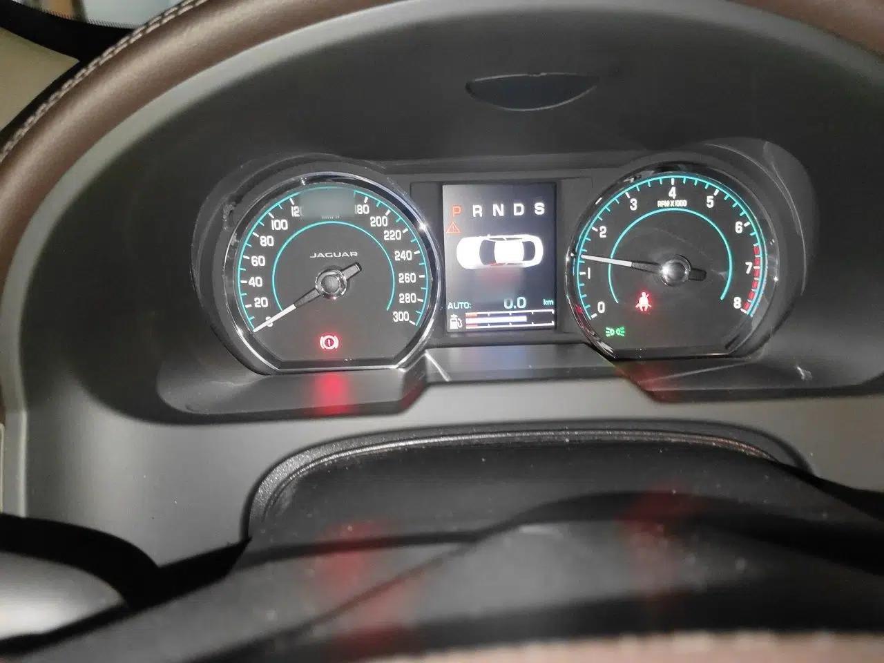 Jaguar XF 2014 XF 2.0T Luxury Edition — миниатюра 10