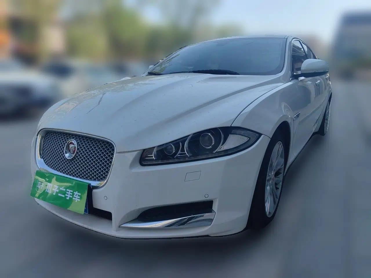 Jaguar XF 2015 XF 2.0T Luxury Edition — миниатюра 1