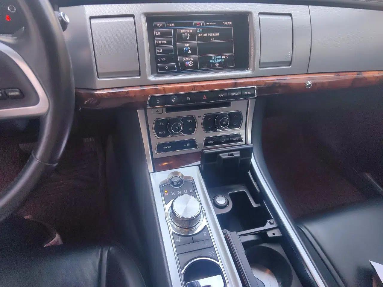 Jaguar XF 2015 XF 2.0T Luxury Edition — миниатюра 14