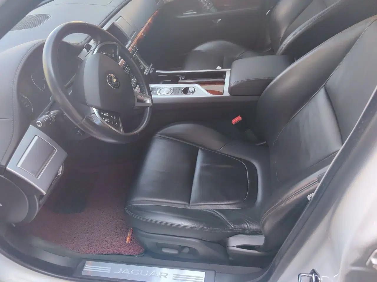 Jaguar XF 2015 XF 2.0T Luxury Edition — миниатюра 16