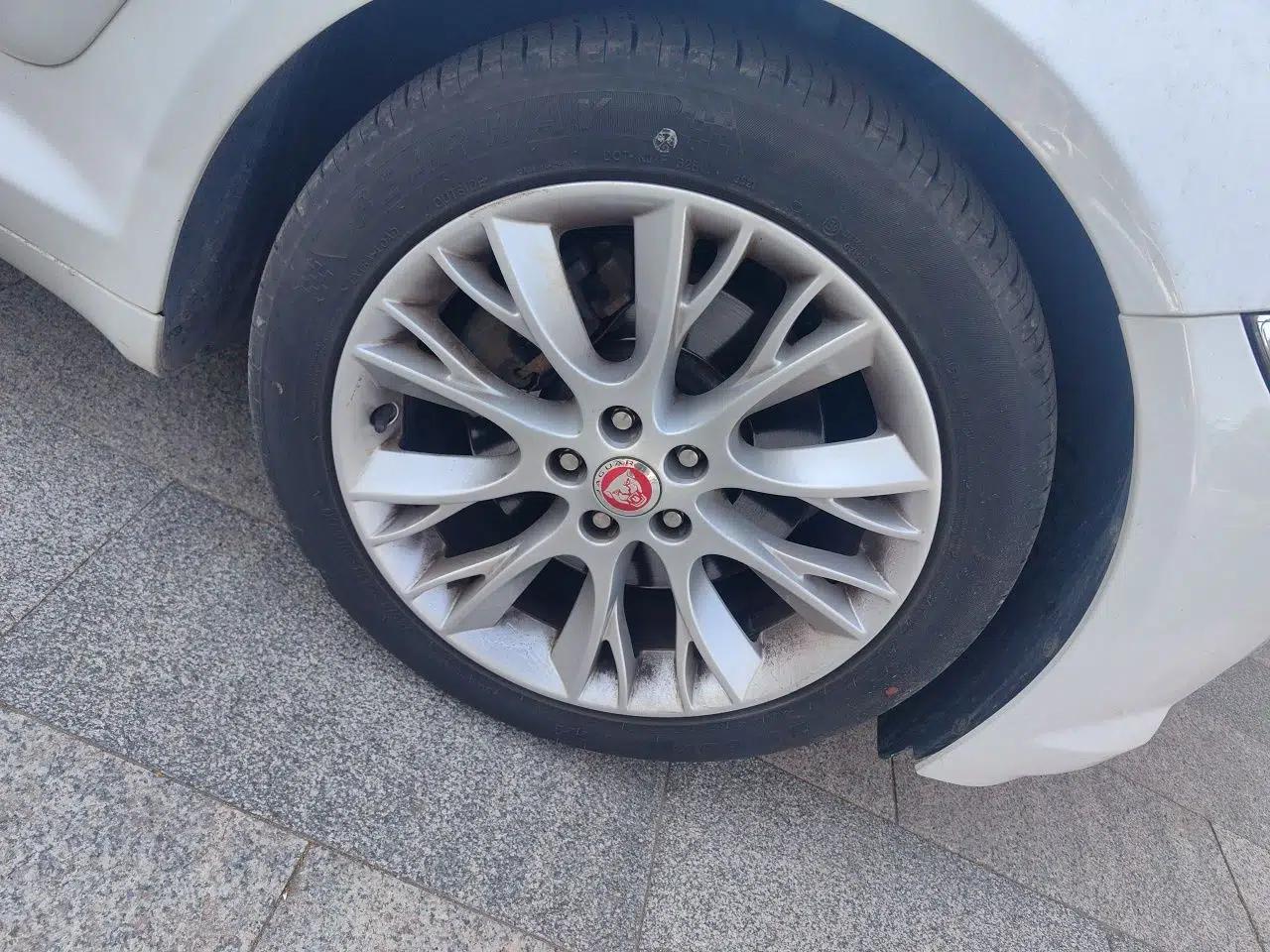 Jaguar XF 2015 XF 2.0T Luxury Edition — миниатюра 8