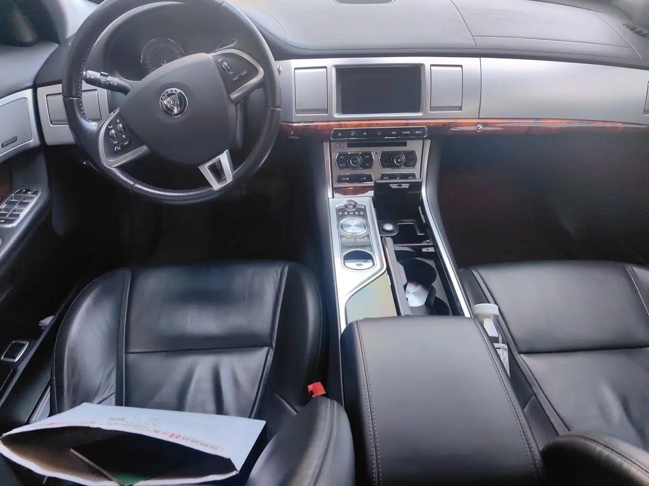 Jaguar XF 2015 XF 2.0T Luxury Edition — миниатюра 10
