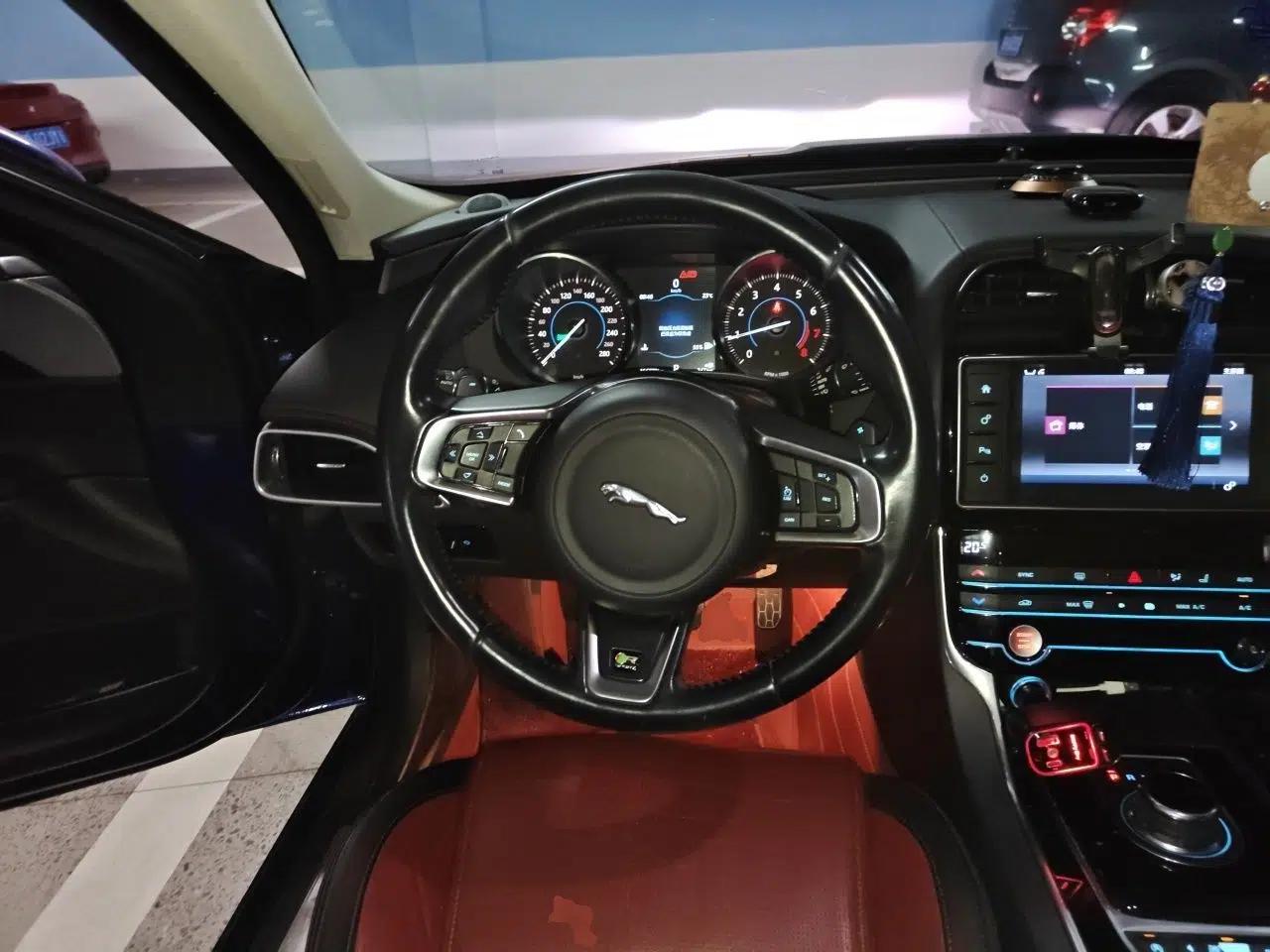Jaguar XE 2017 2.0T 200 PS R-Sport — миниатюра 11
