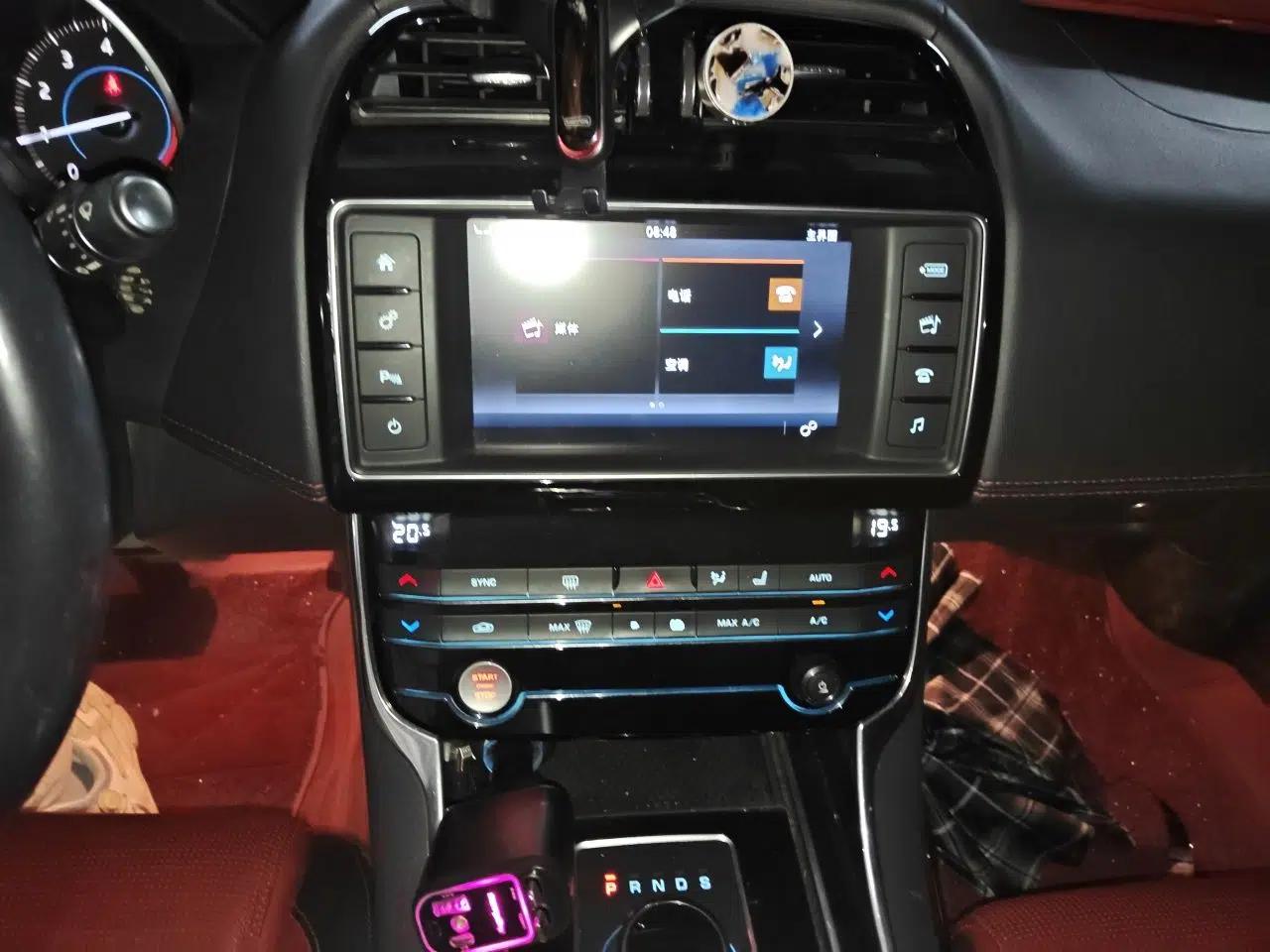 Jaguar XE 2017 2.0T 200 PS R-Sport — миниатюра 14