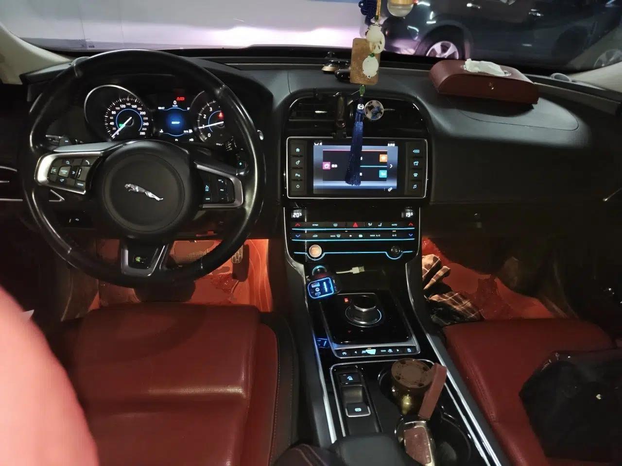Jaguar XE 2017 2.0T 200 PS R-Sport — миниатюра 10