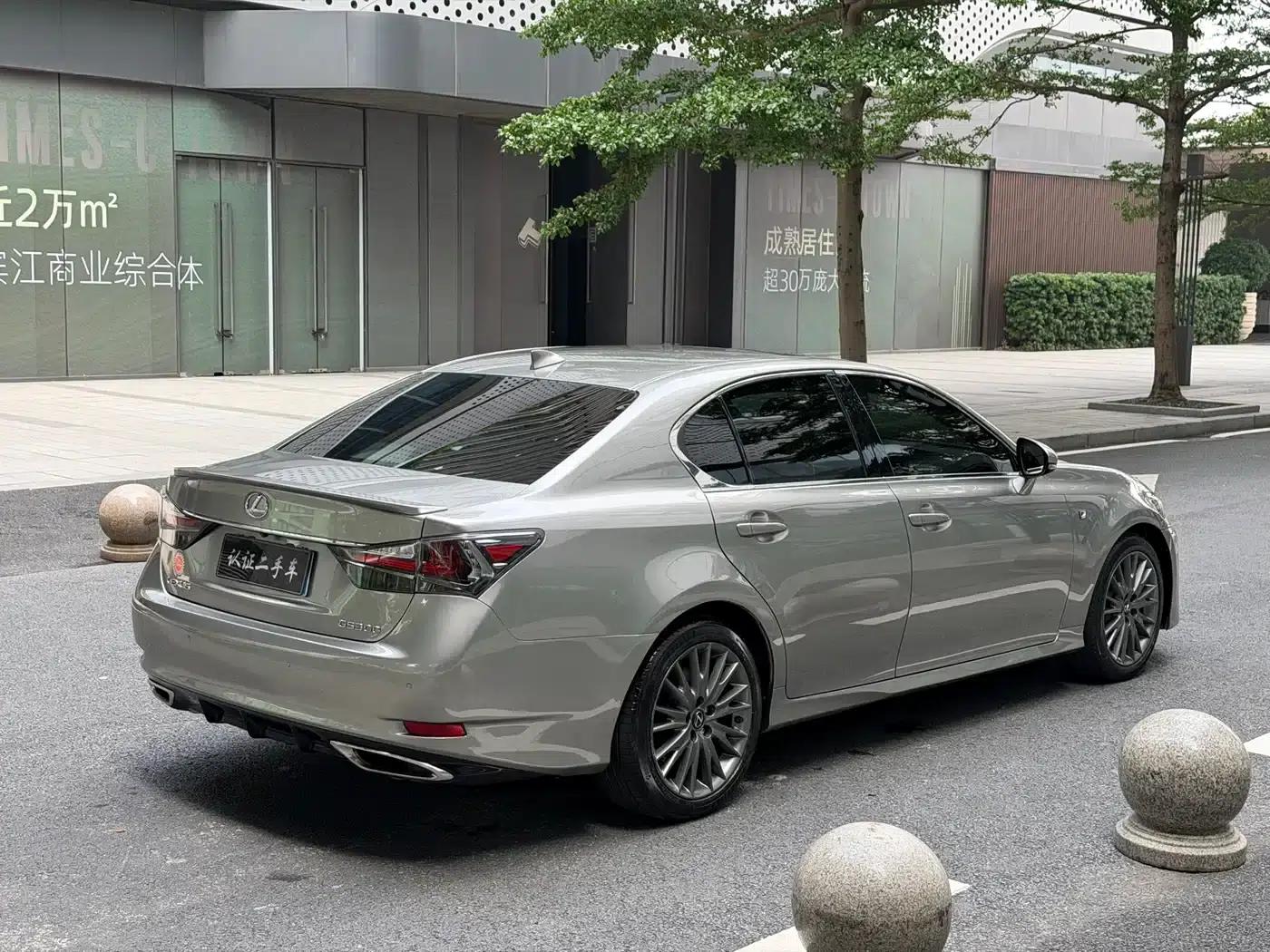 2017 Lexus GS 300 F SPORT — миниатюра 15