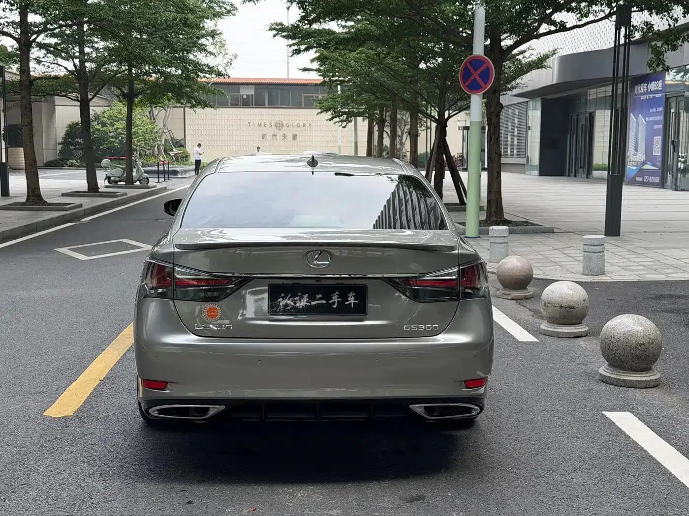 2017 Lexus GS 300 F SPORT — миниатюра 16