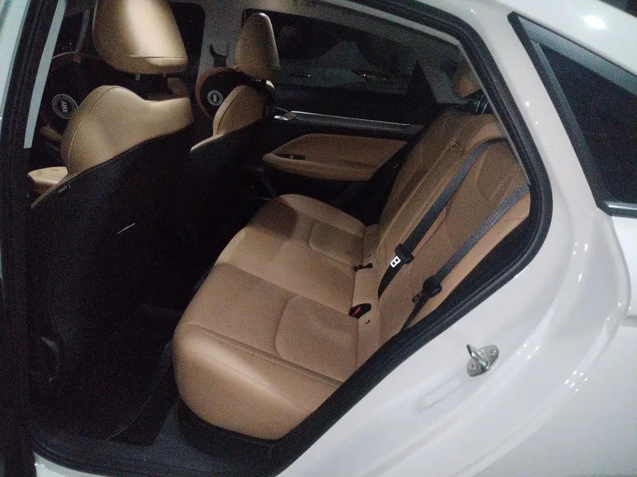 Geely Auto Emgrand L HiP 2024 Longteng Edition 1.5TD-DHT Pro 100KM Excellence Model — миниатюра 18