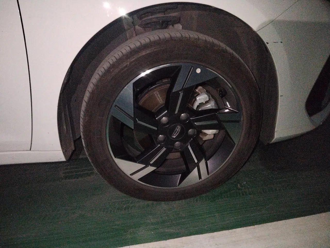 Geely Auto Emgrand L HiP 2024 Longteng Edition 1.5TD-DHT Pro 100KM Excellence Model — миниатюра 8