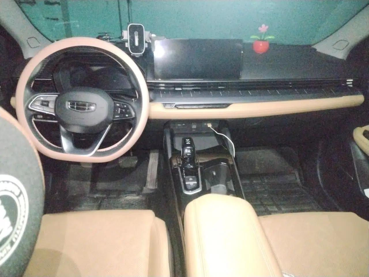 Geely Auto Emgrand L HiP 2024 Longteng Edition 1.5TD-DHT Pro 100KM Excellence Model — миниатюра 10