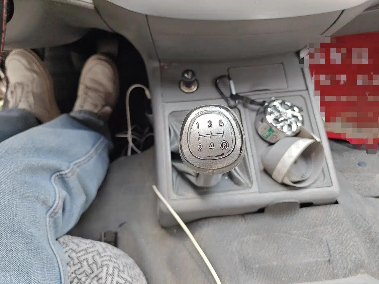 Jinbei Hiace 2018 2.0L Fifth-Generation Kuaiyunwang Luxury Standard Top 10-Seater 4G19 — миниатюра 15