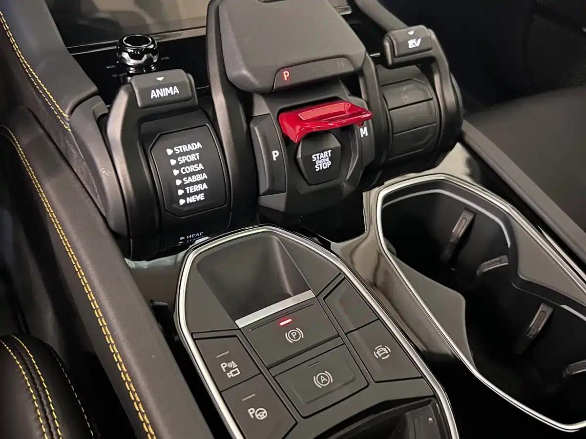2025 Urus SE 4.0T Standard Edition — миниатюра 12