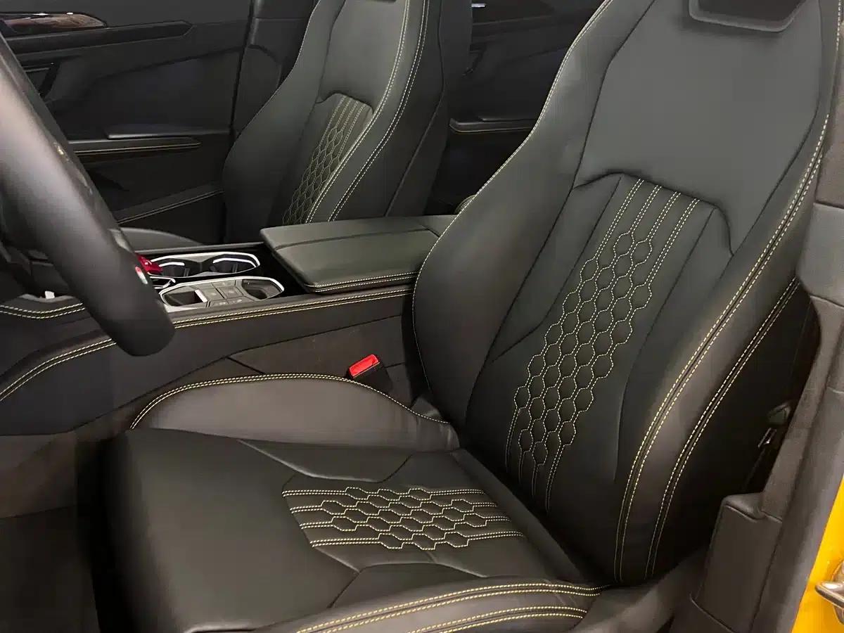 2025 Urus SE 4.0T Standard Edition — миниатюра 15