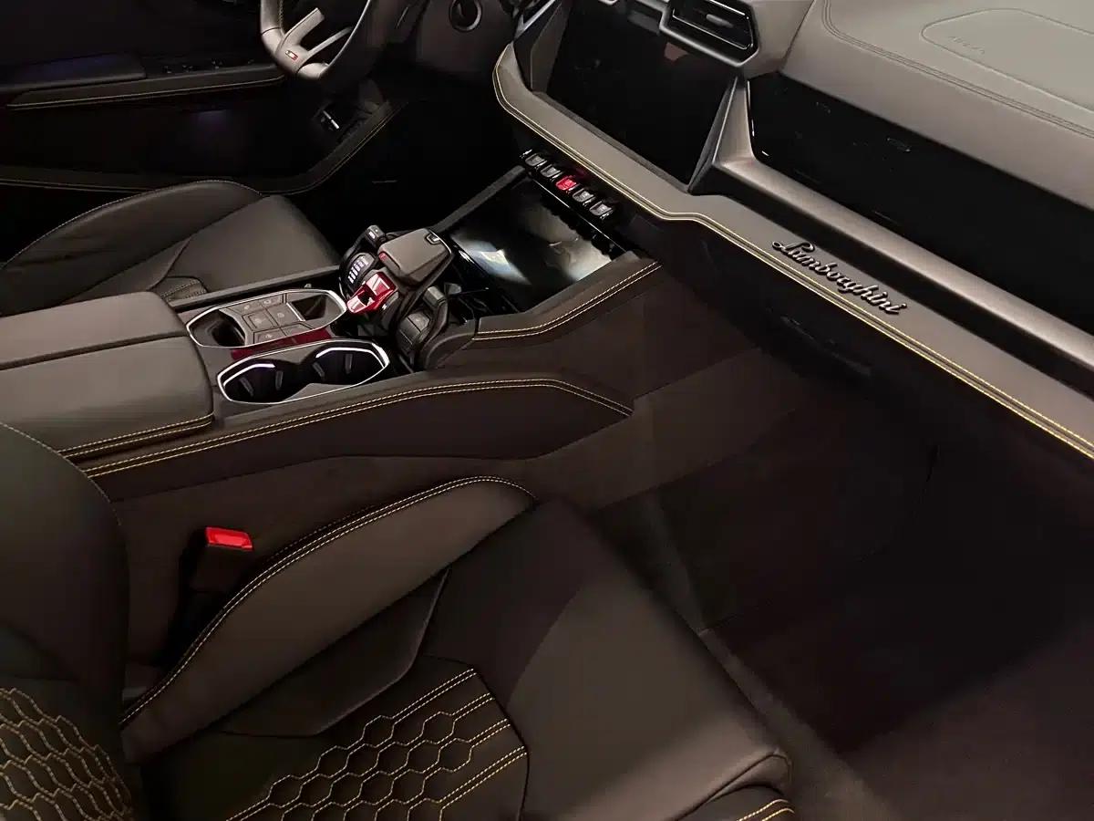 2025 Urus SE 4.0T Standard Edition — миниатюра 19