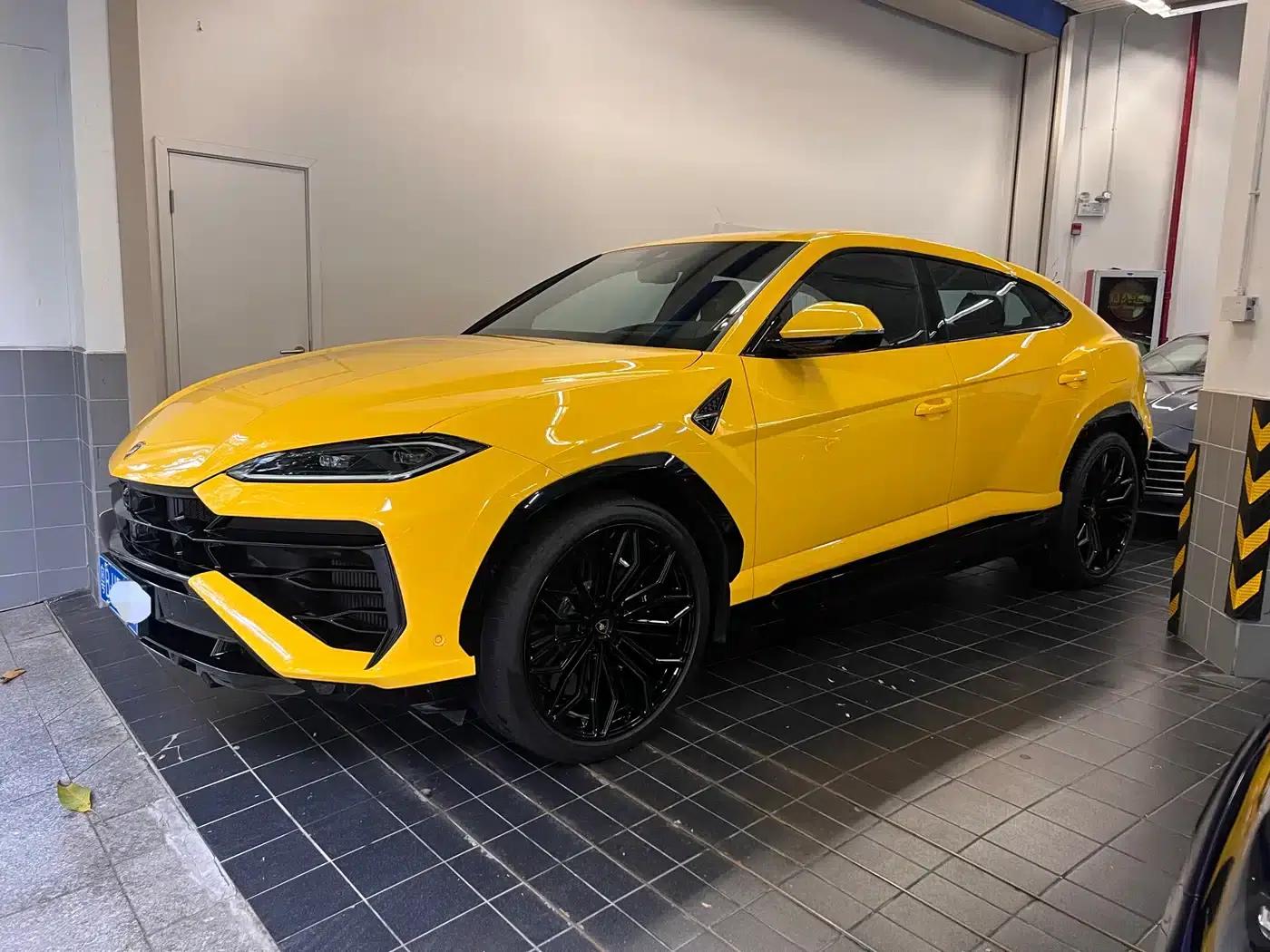 2025 Urus SE 4.0T Standard Edition — миниатюра 3
