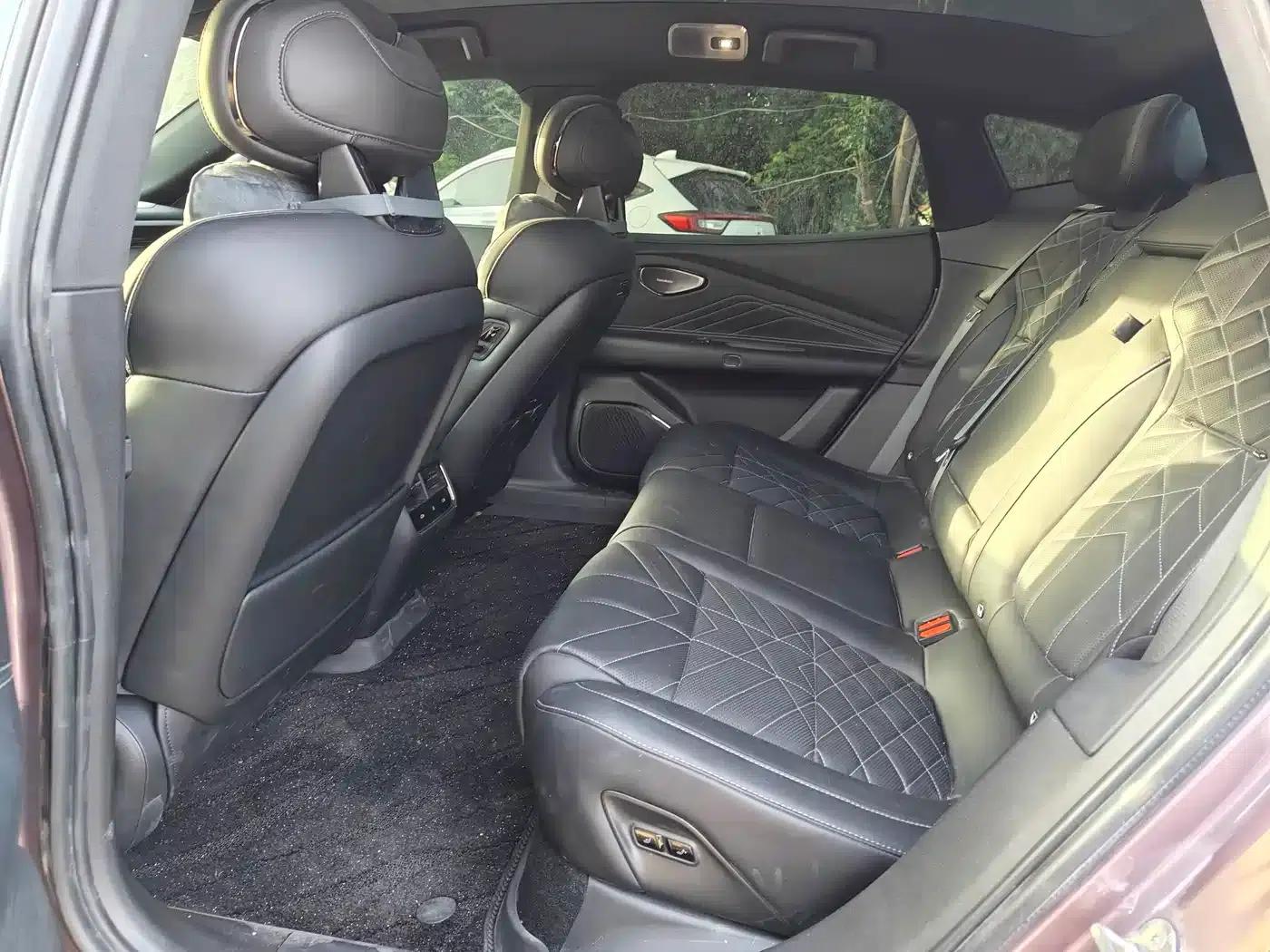 Lynk & Co 10 2025 240 AWD Ultra — миниатюра 8