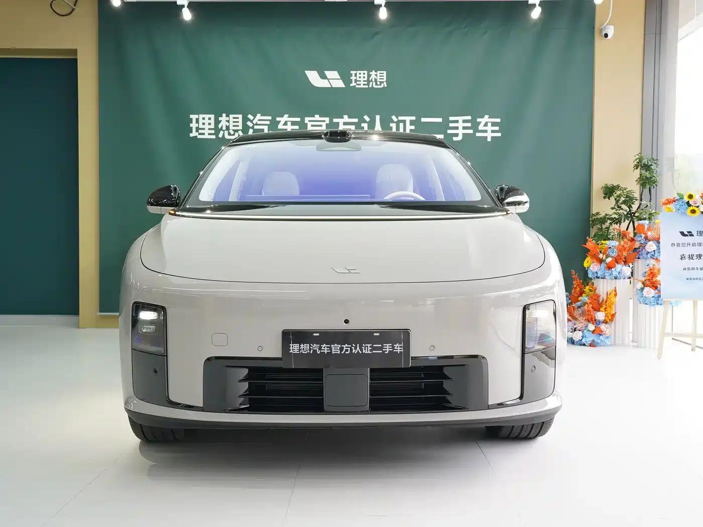 Li Auto i8 2025 Standard Edition — миниатюра 1