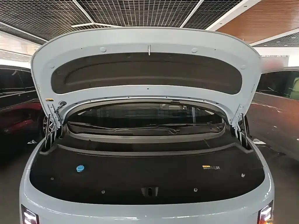 Li Auto i8 2025 Standard Edition — миниатюра 20