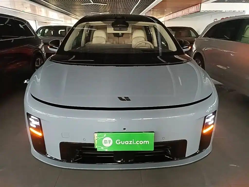 Li Auto i8 2025 Standard Edition — миниатюра 3