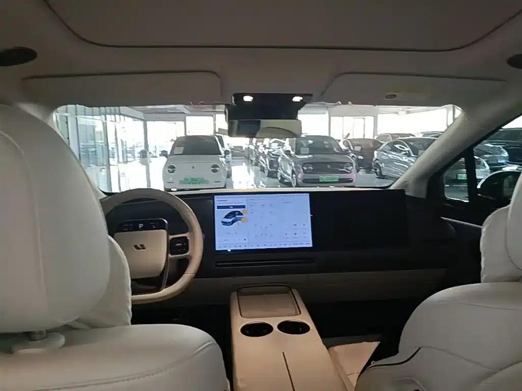 Li Auto i8 2025 Standard Edition — миниатюра 10