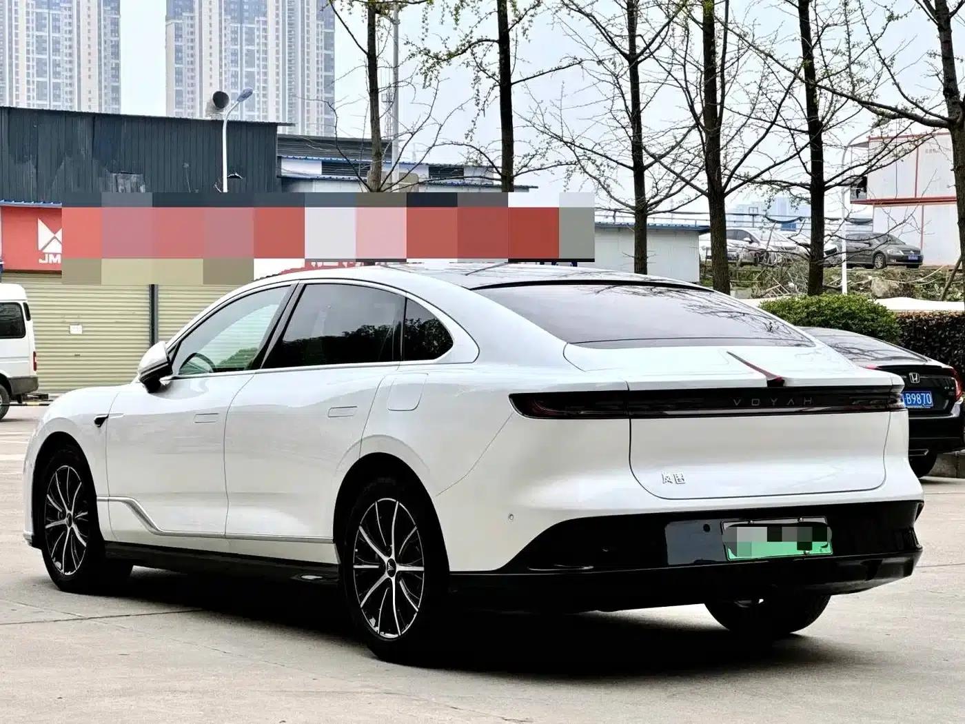 Voyah Chase Light 2024 PHEV AWD Extended Range Executive Edition — миниатюра 12