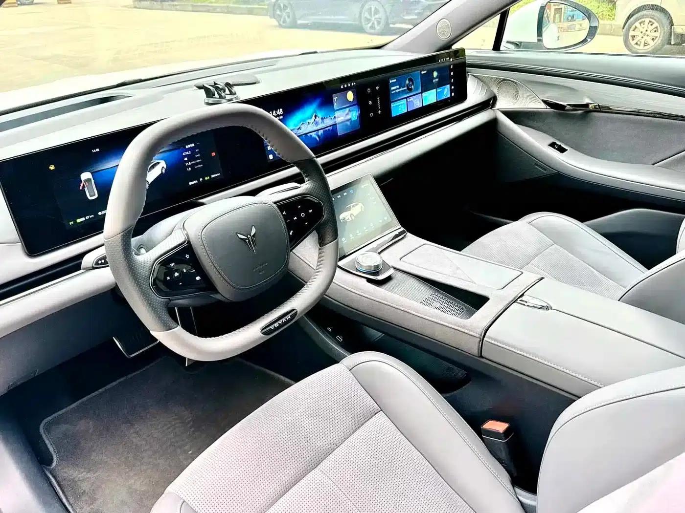 Voyah Chase Light 2024 PHEV AWD Extended Range Executive Edition — миниатюра 18