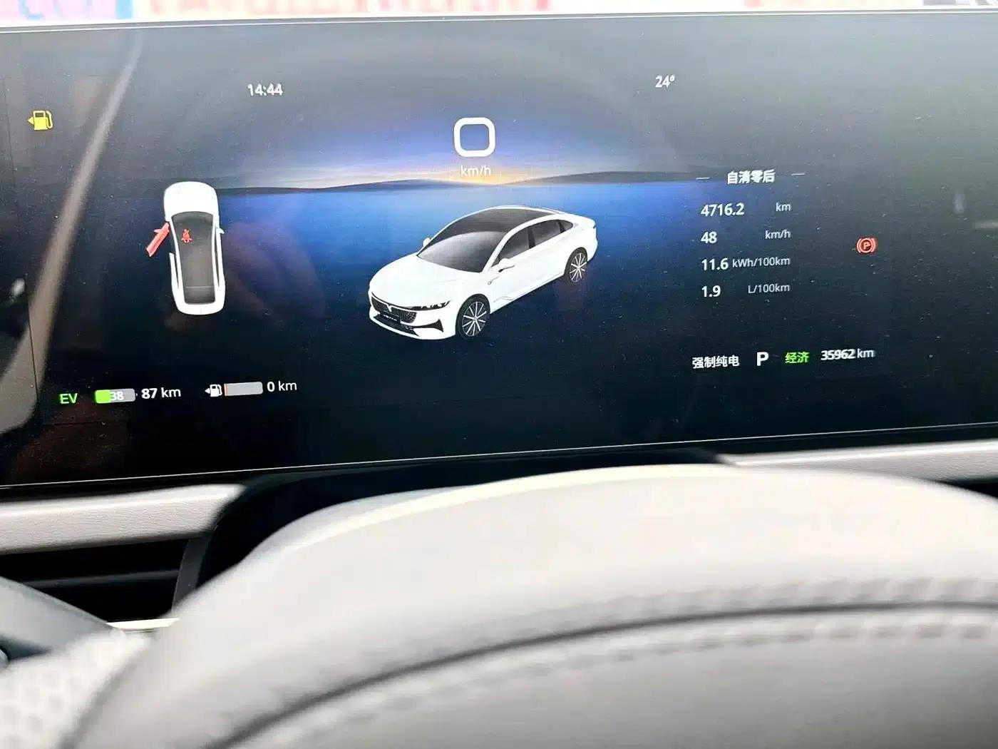 Voyah Chase Light 2024 PHEV AWD Extended Range Executive Edition — миниатюра 19