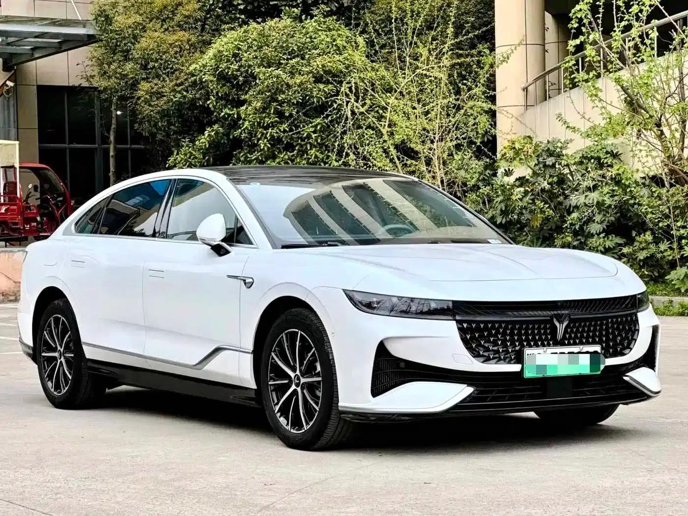 Voyah Chase Light 2024 PHEV AWD Extended Range Executive Edition — миниатюра 3