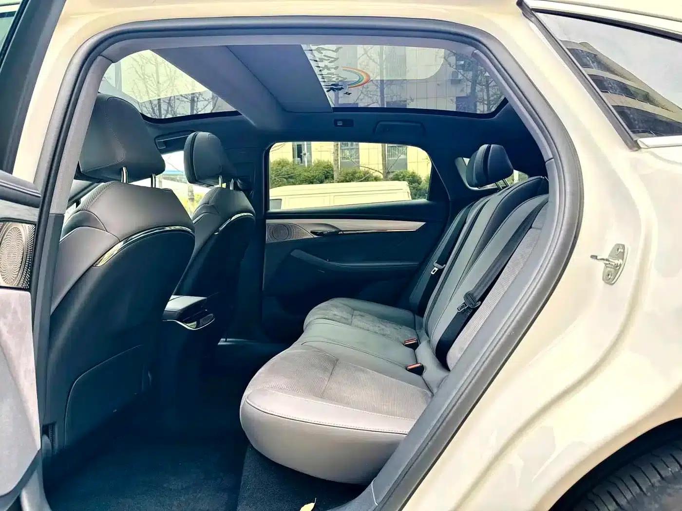 Voyah Chase Light 2024 PHEV AWD Extended Range Executive Edition — миниатюра 5