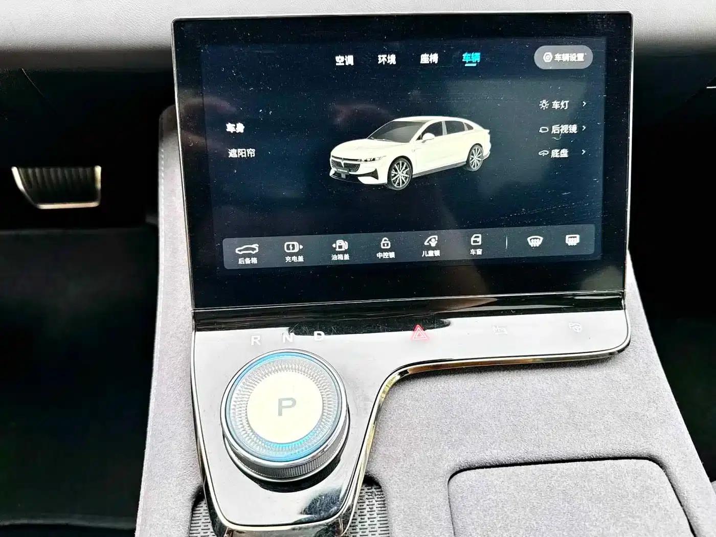 Voyah Chase Light 2024 PHEV AWD Extended Range Executive Edition — миниатюра 9