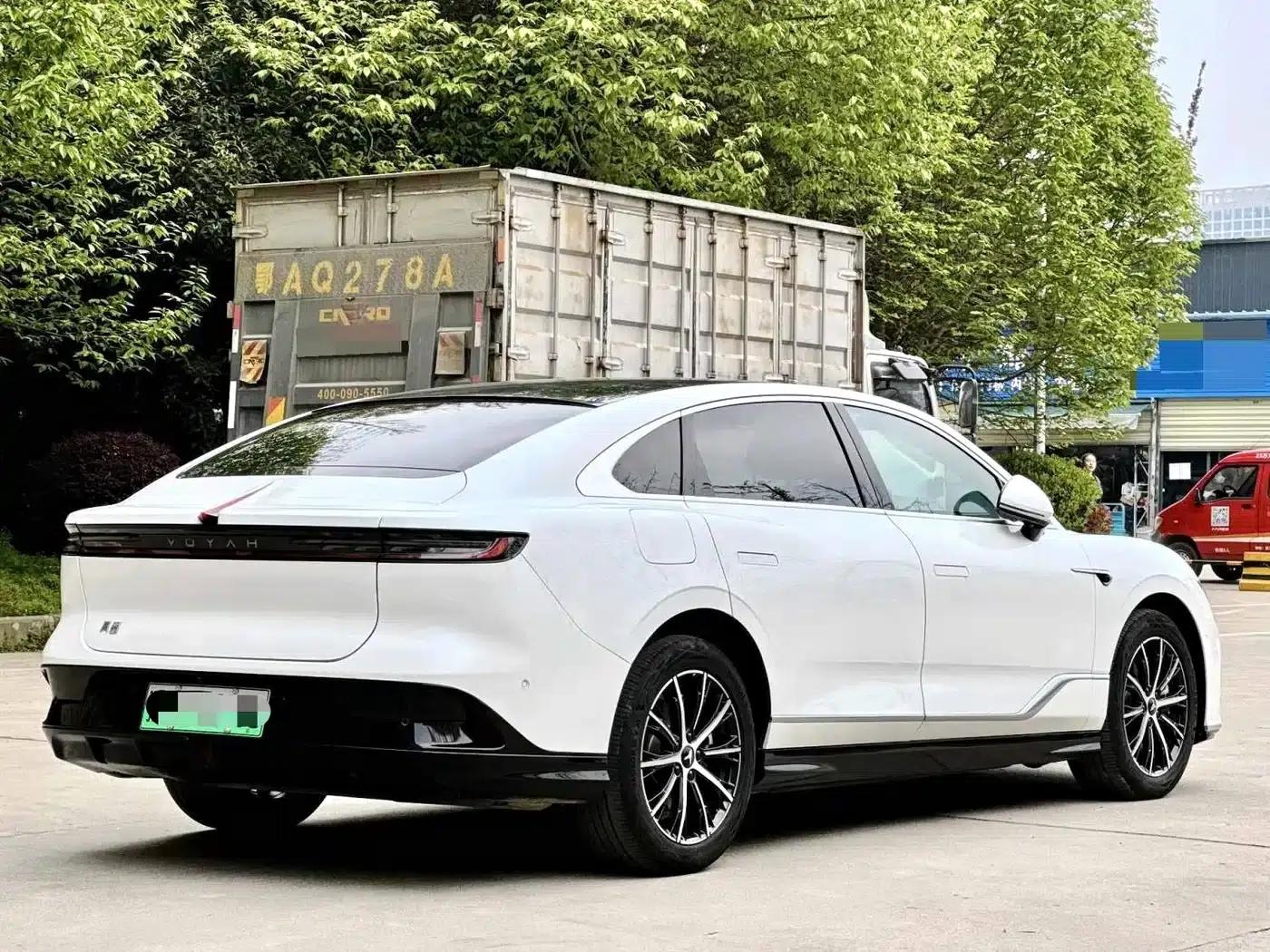 Voyah Chase Light 2024 PHEV AWD Extended Range Executive Edition — миниатюра 10