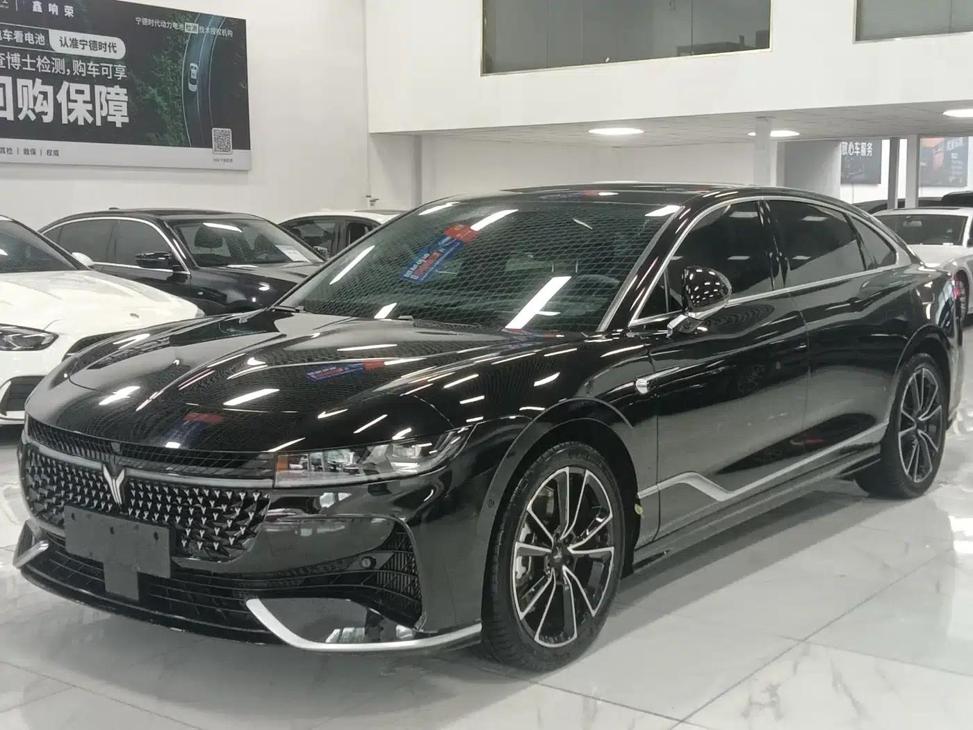 Voyah Chasing the Light 2024 PHEV AWD Long Range Flagship Edition — миниатюра 1