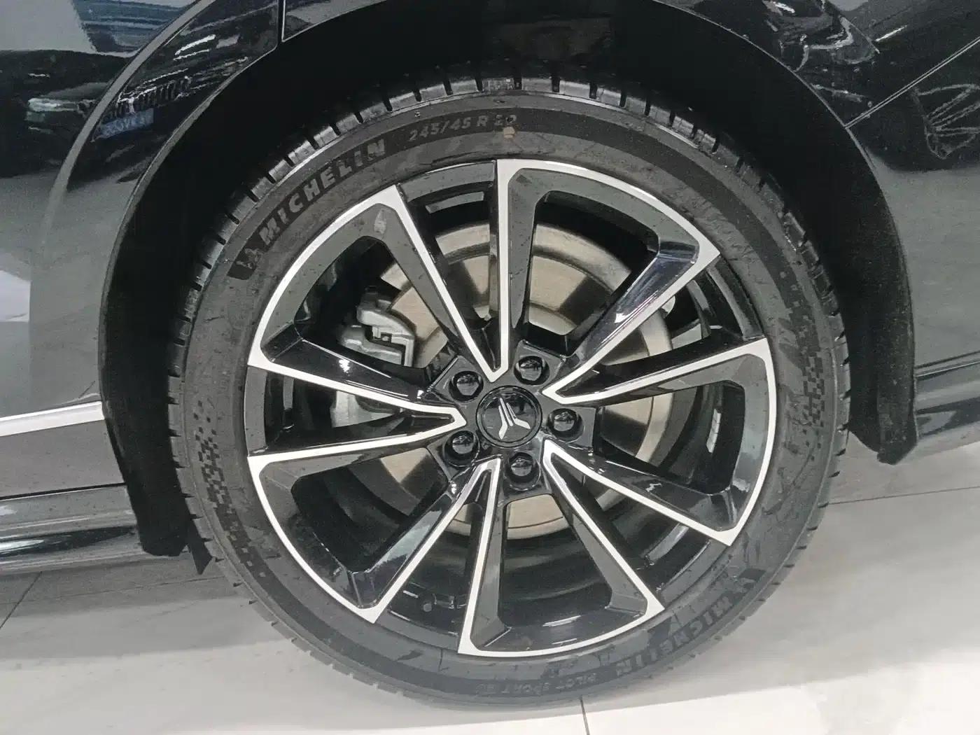 Voyah Chasing the Light 2024 PHEV AWD Long Range Flagship Edition — миниатюра 11