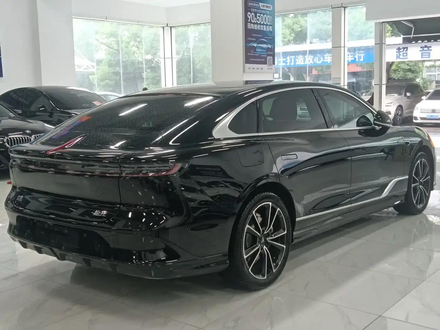 Voyah Chasing the Light 2024 PHEV AWD Long Range Flagship Edition — миниатюра 12