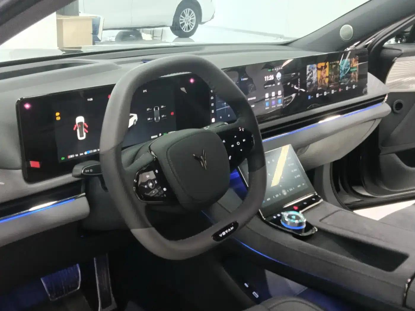 Voyah Chasing the Light 2024 PHEV AWD Long Range Flagship Edition — миниатюра 4