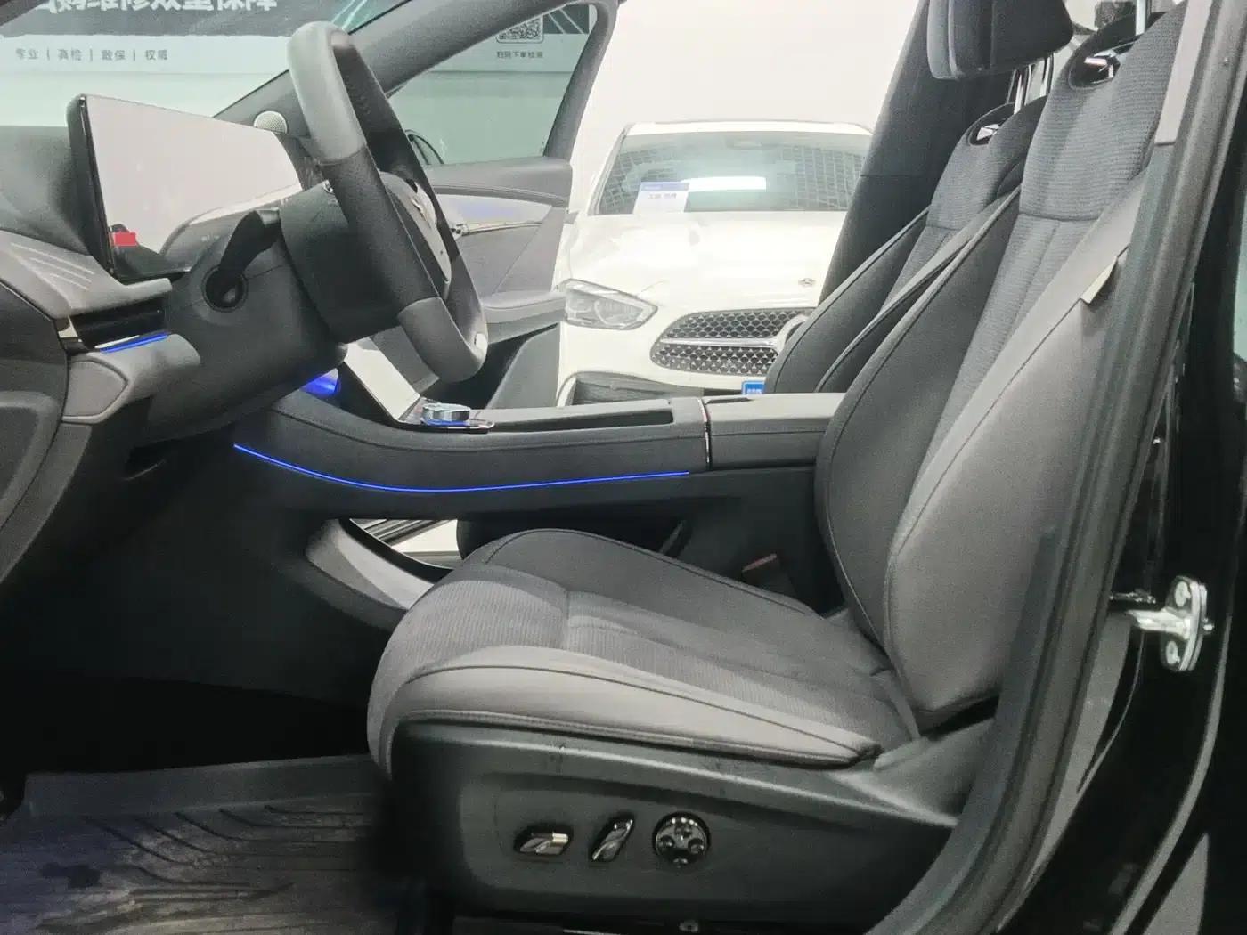 Voyah Chasing the Light 2024 PHEV AWD Long Range Flagship Edition — миниатюра 5