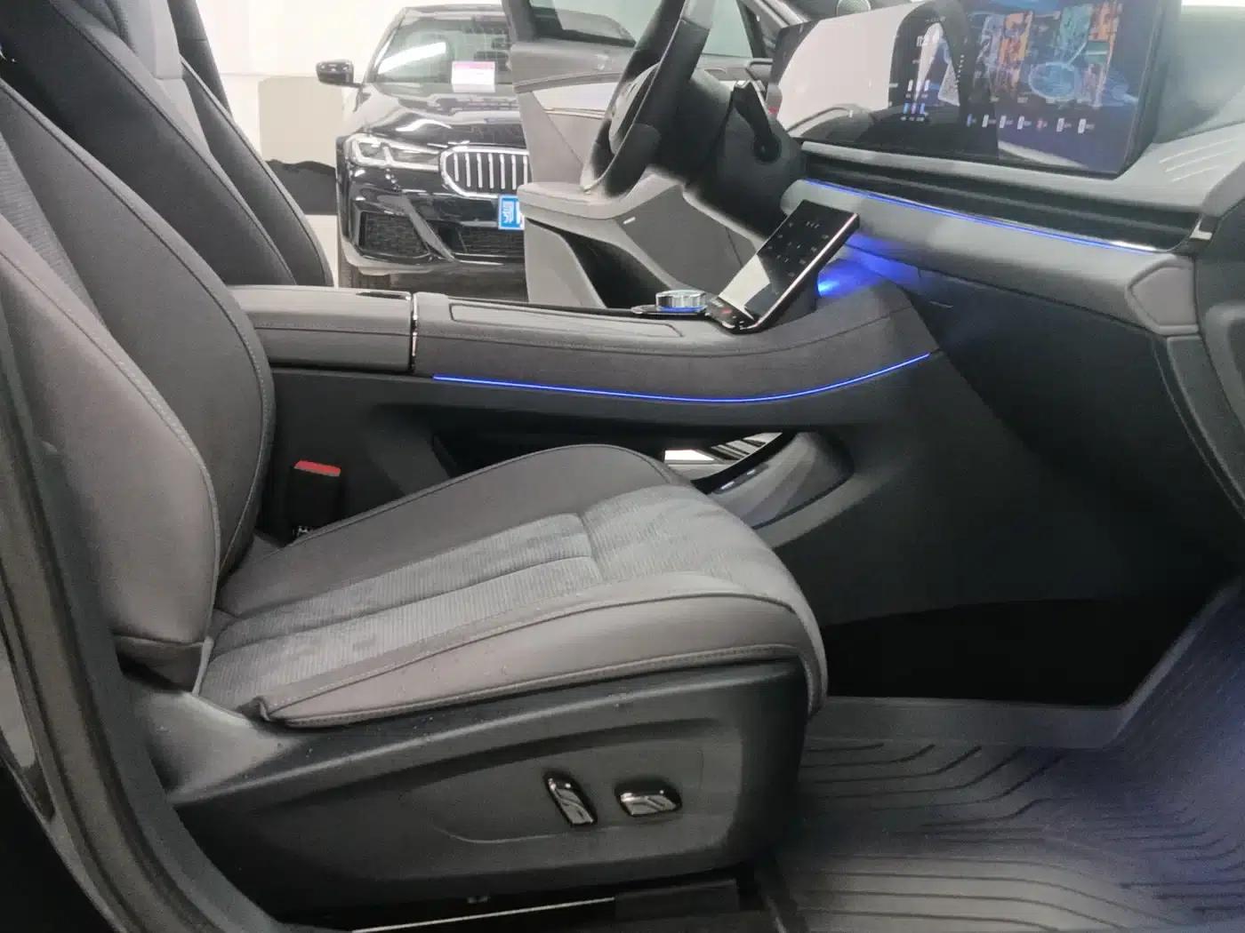 Voyah Chasing the Light 2024 PHEV AWD Long Range Flagship Edition — миниатюра 7