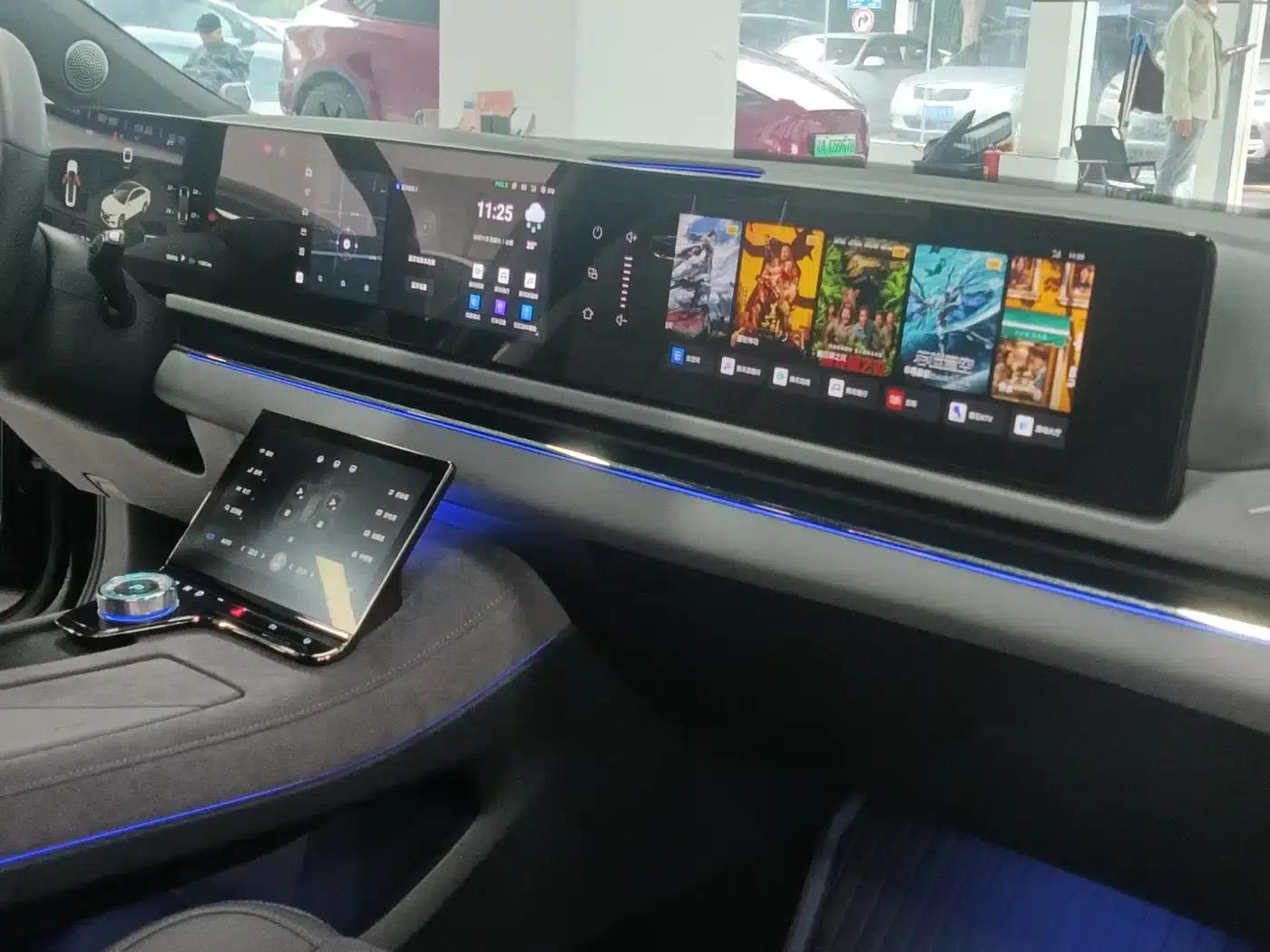 Voyah Chasing the Light 2024 PHEV AWD Long Range Flagship Edition — миниатюра 8