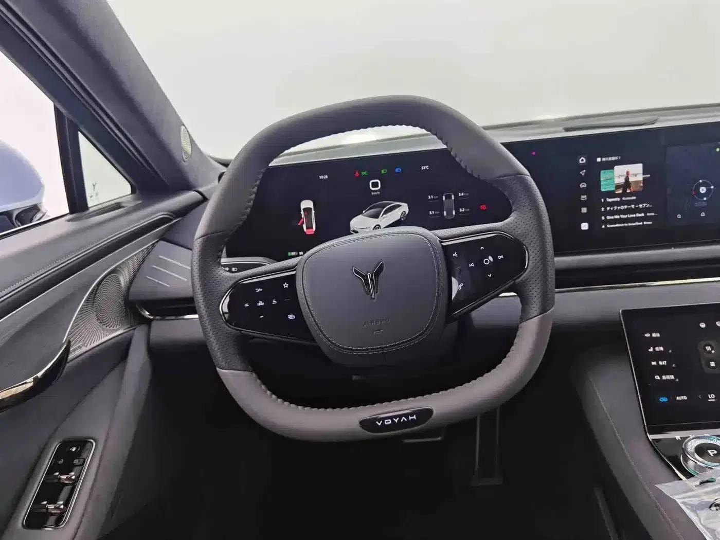 Voyah Chasing Light 2023 AWD Flagship Edition — миниатюра 13