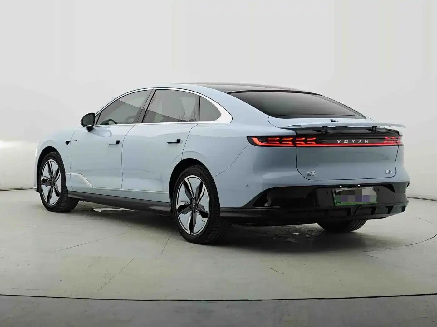 Voyah Chasing Light 2023 AWD Flagship Edition — миниатюра 5