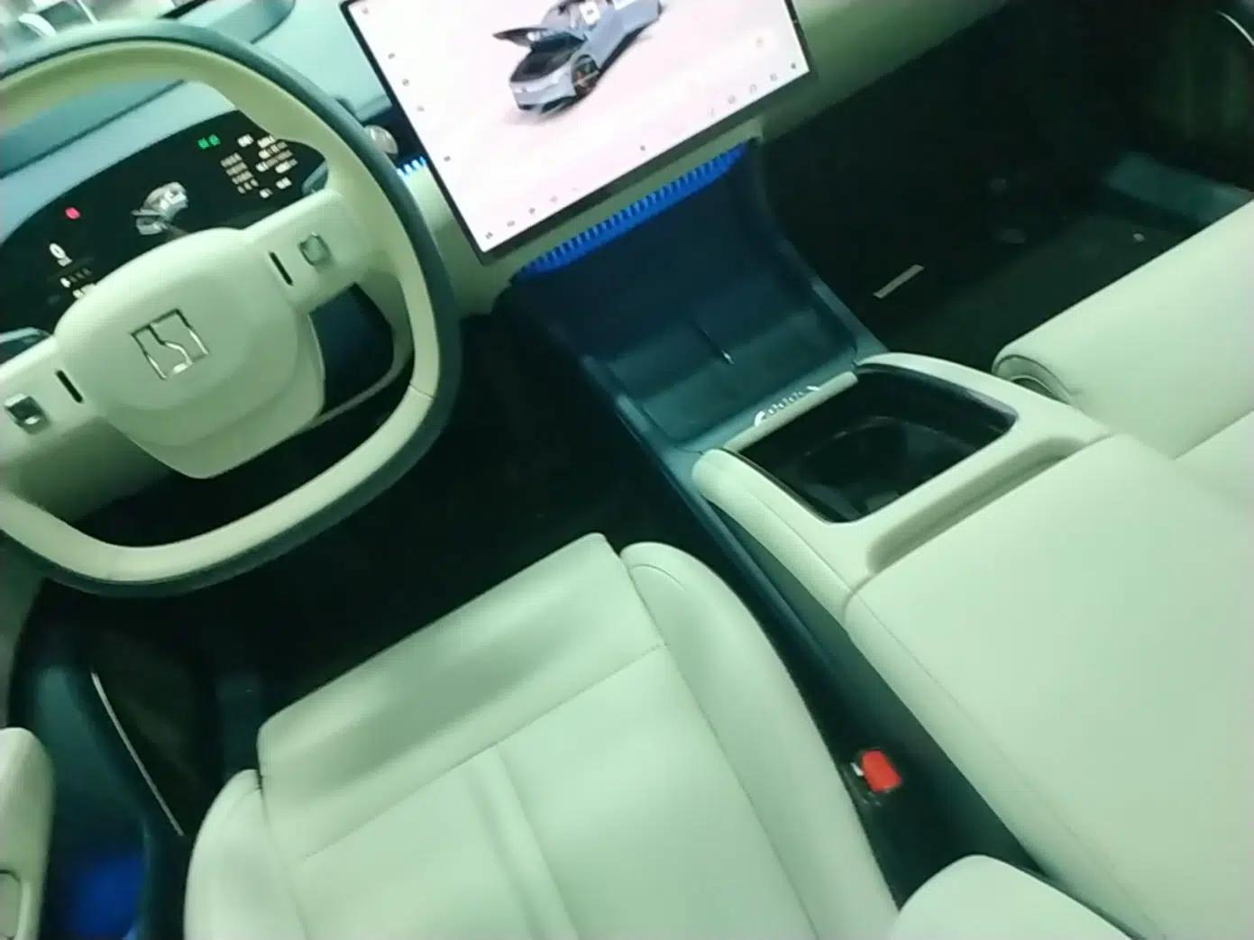 Zeekr 007 2024 Four-Wheel Drive Version 75 kWh — миниатюра 17
