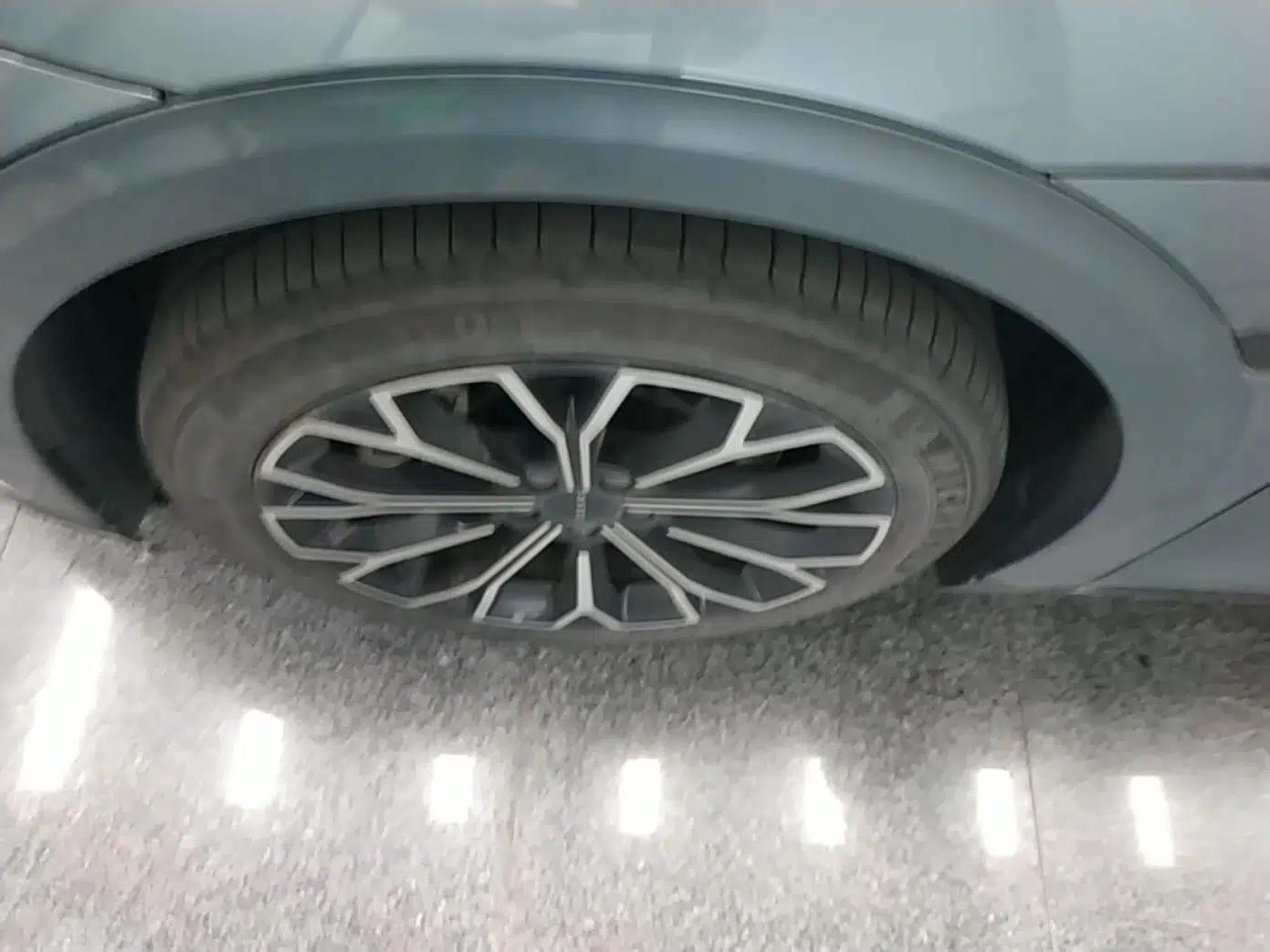 Zeekr 007 2024 Four-Wheel Drive Version 75 kWh — миниатюра 8