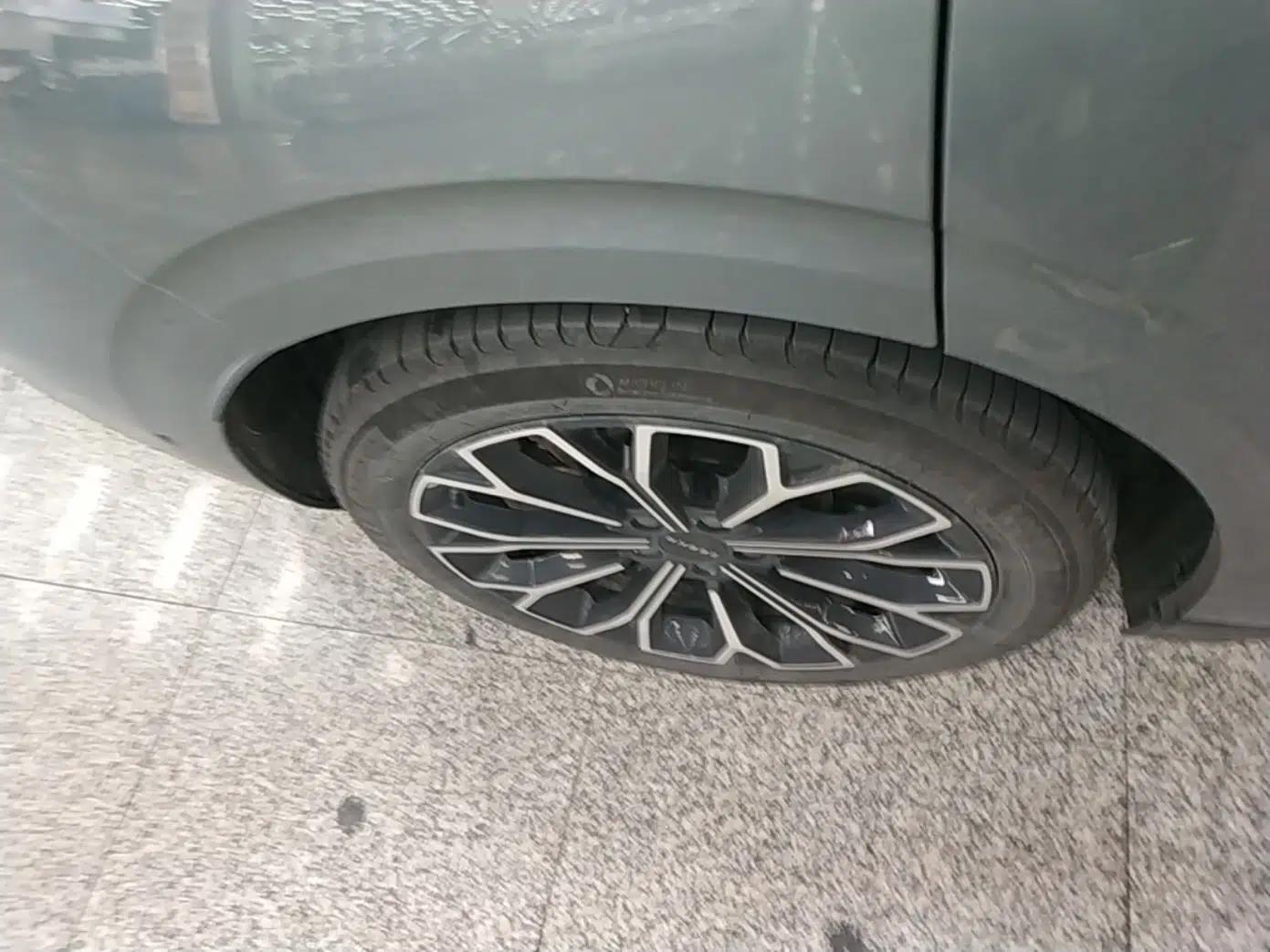 Zeekr 007 2024 Four-Wheel Drive Version 75 kWh — миниатюра 10