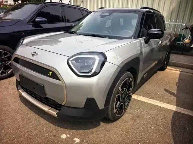 2024 Electric MINI Aceman SE Artist