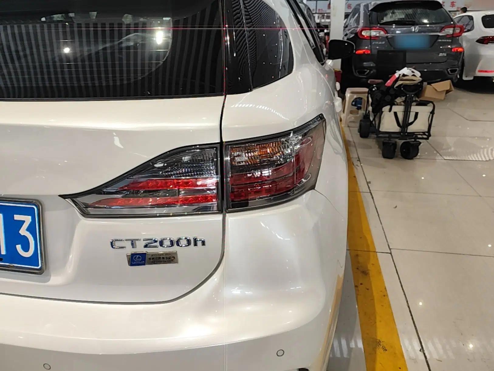 Lexus CT 2014 CT200h Comfort Edition Monochrome — миниатюра 8