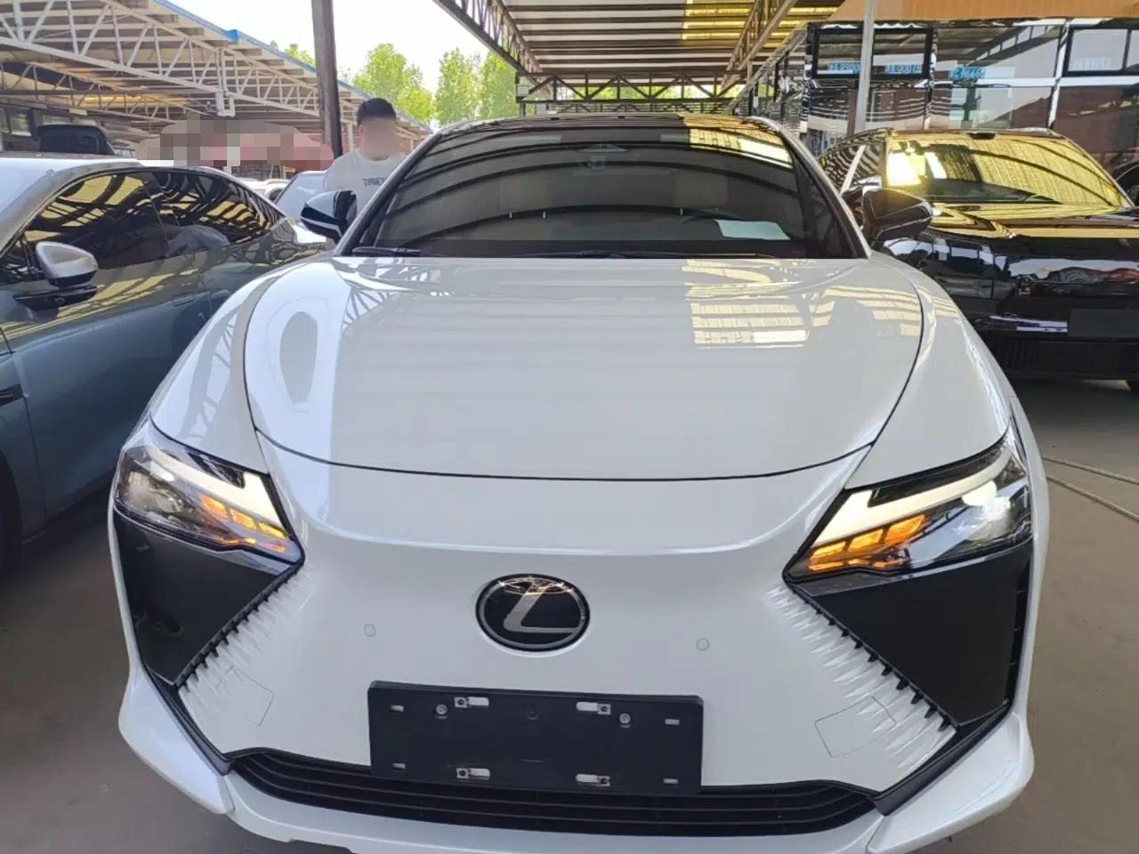 Lexus RZ 2023 450e All-Wheel Drive Luxury Edition — миниатюра 2