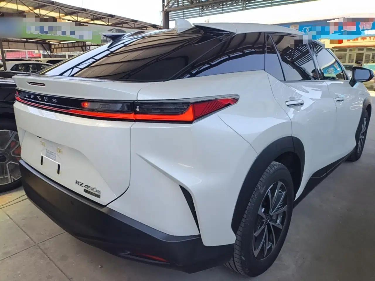 Lexus RZ 2023 450e All-Wheel Drive Luxury Edition — миниатюра 6
