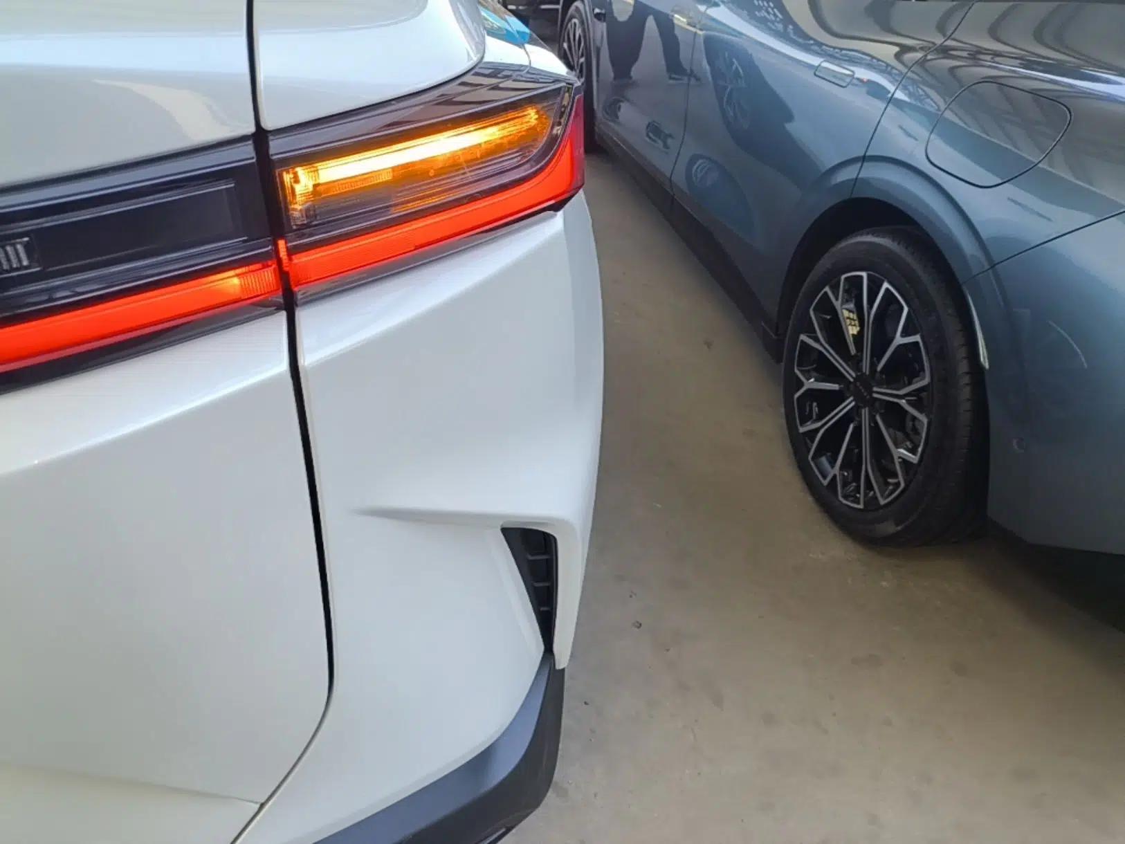 Lexus RZ 2023 450e All-Wheel Drive Luxury Edition — миниатюра 7
